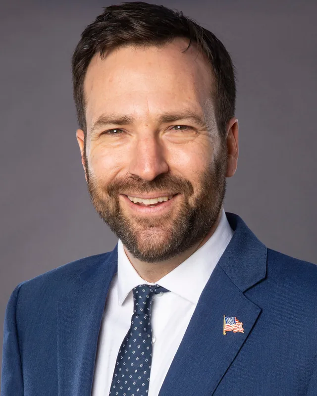 Official portrait of California State Senator Ben Allen